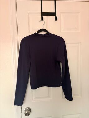 Vuori Long-Sleeve Crewneck Top in Navy